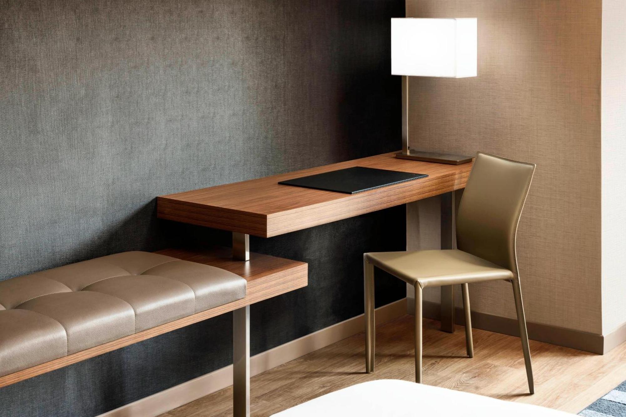 Ac Hotel By Marriott Chapel Hill Downtown Экстерьер фото
