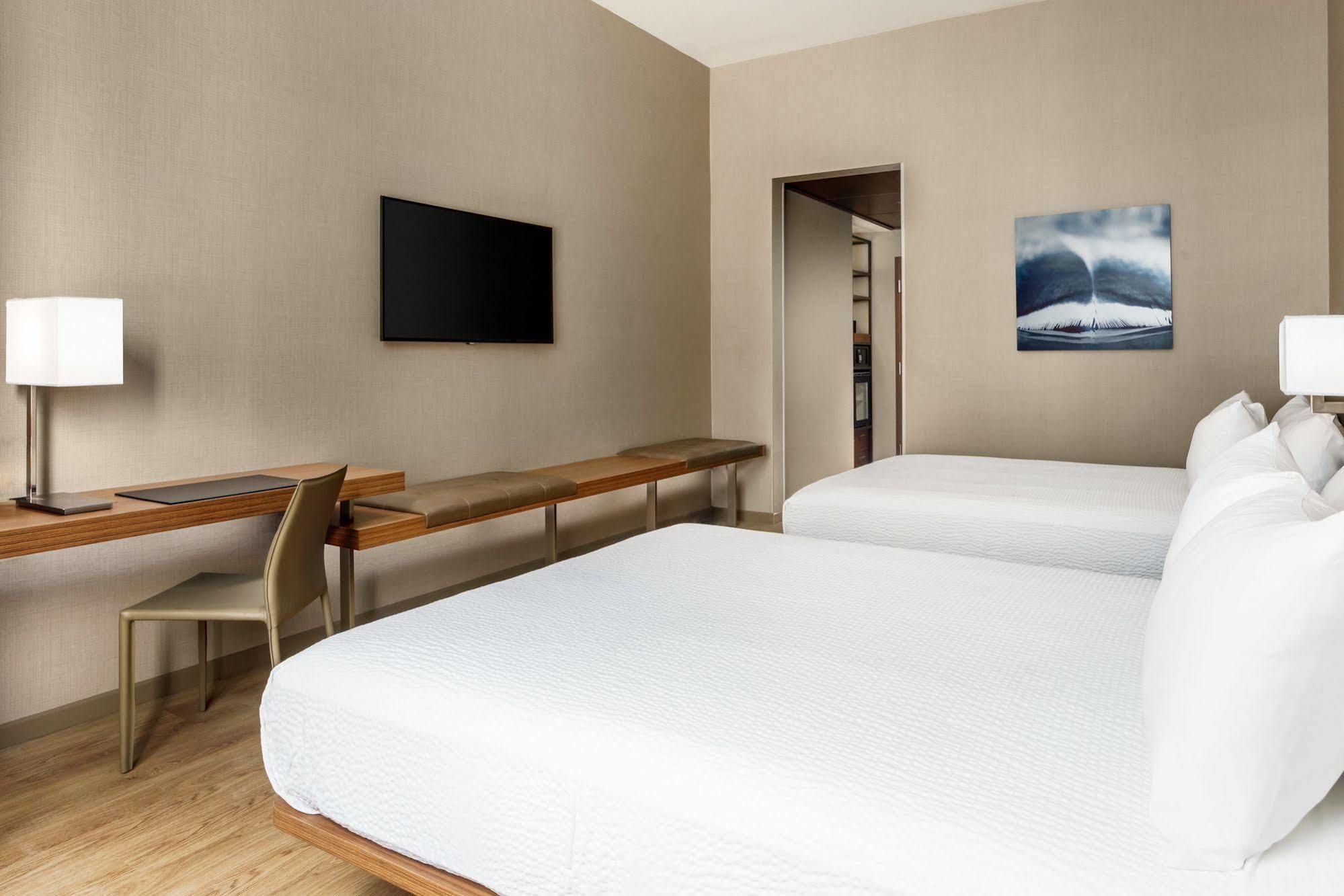 Ac Hotel By Marriott Chapel Hill Downtown Экстерьер фото